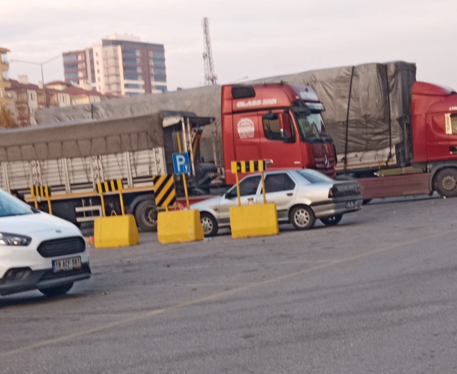 PAZARTESÄ° PAZARI, KAMYON GARAJI HALÄ°NE GELDÄ°